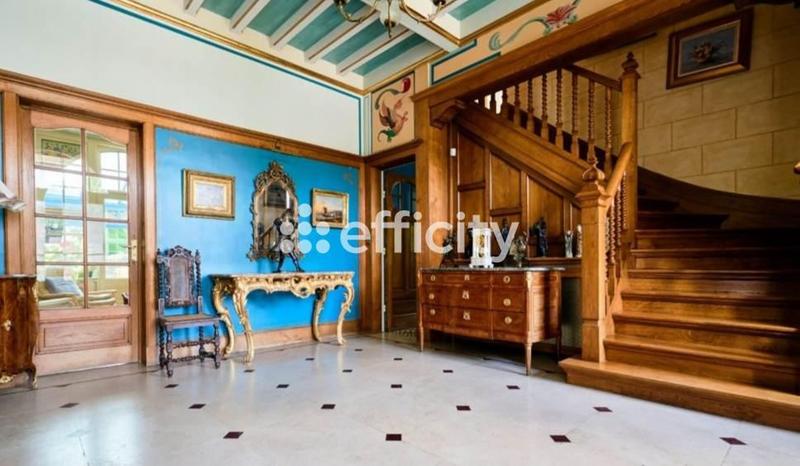 Propriété - 255 m² - 10 pièces