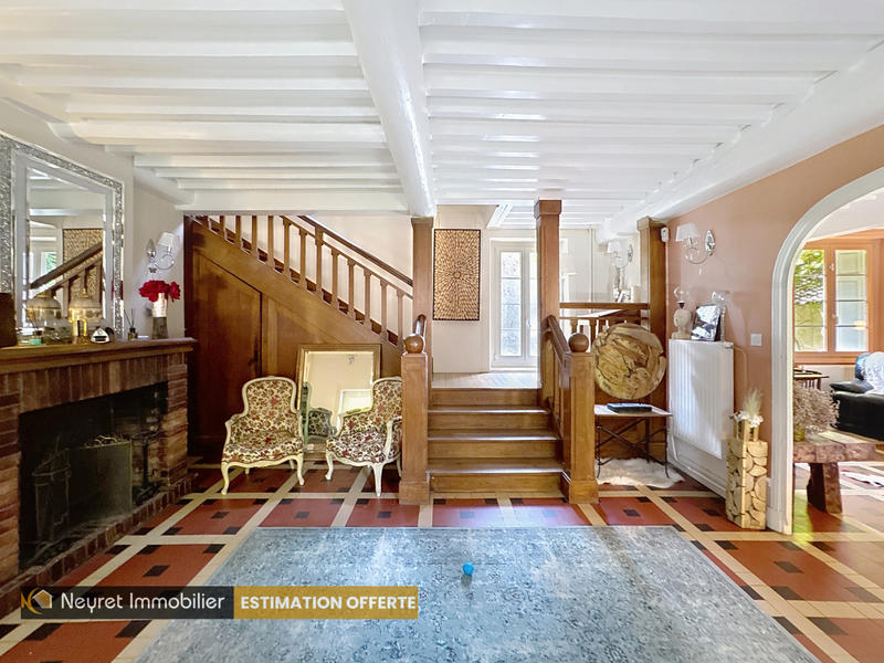 Maison - 300 m² - 10 pièces