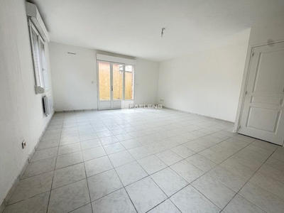 Maison traditionnelle - 75 m² - 3 pièces