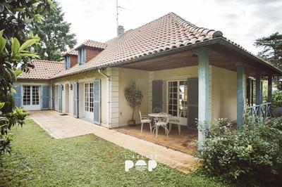 Maison - 282 m² - 9 pièces