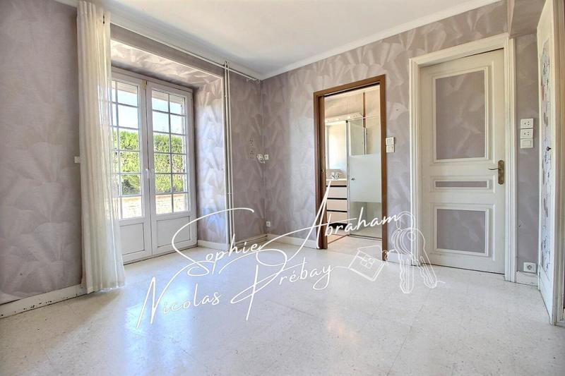 Maison - 310 m² - 11 pièces