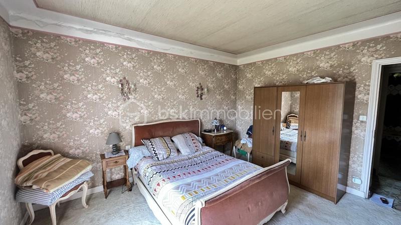 Maison traditionnelle - 198 m² - 7 pièces