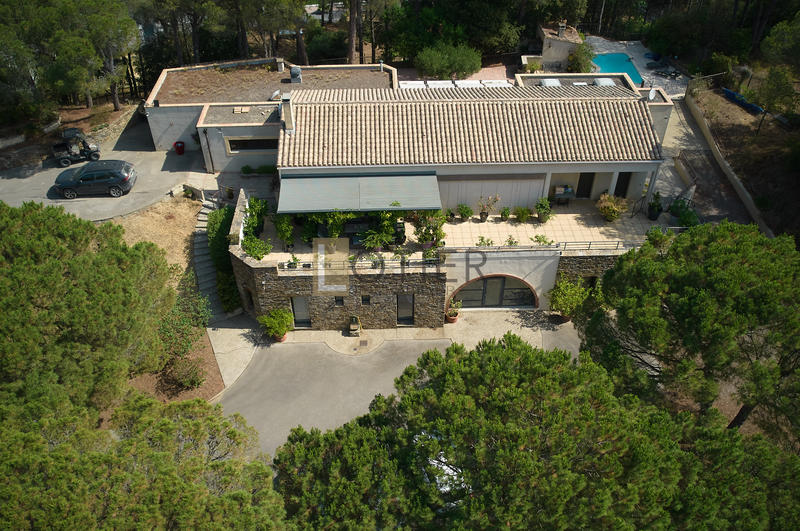 Villa - 320 m² - 8 pièces