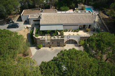 Villa - 320 m² - 8 pièces