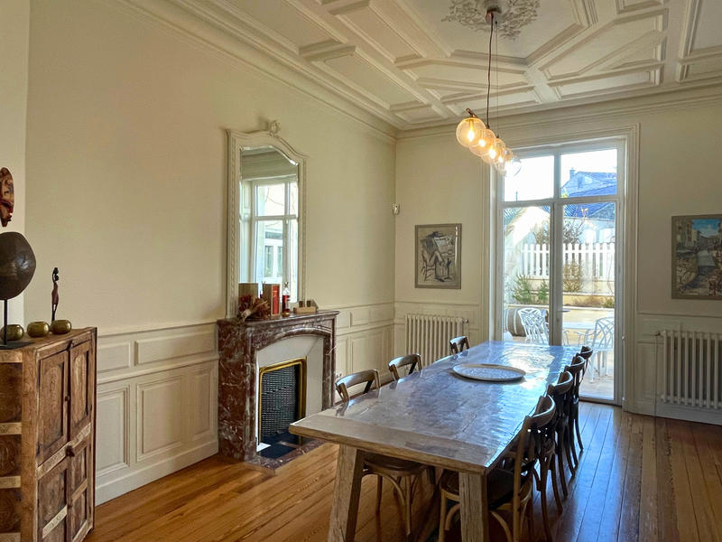 Maison - 256 m² - 9 pièces