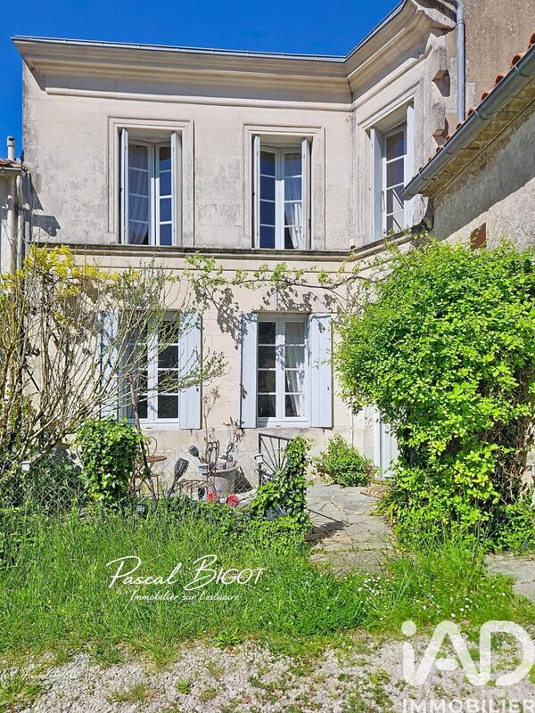 Maison - 265 m² - 9 pièces