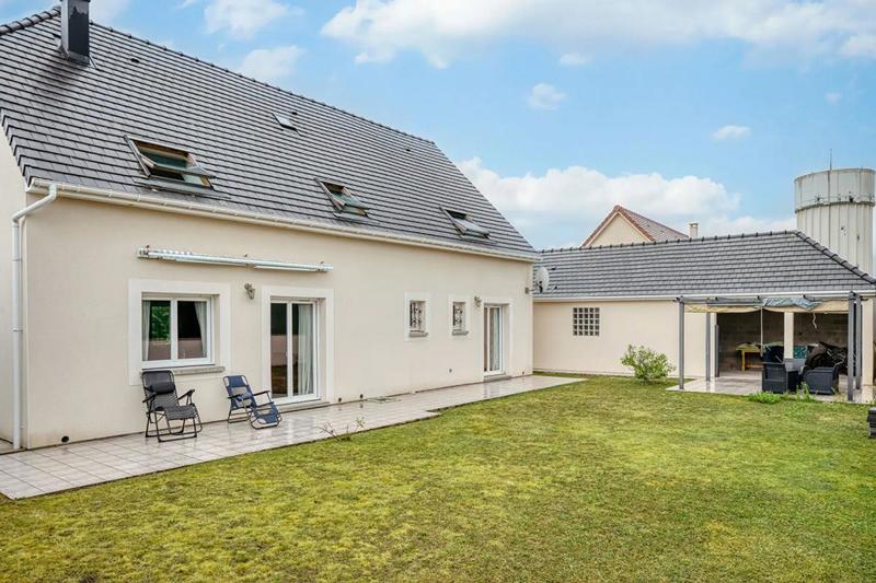Maison - 160 m² - 8 pièces