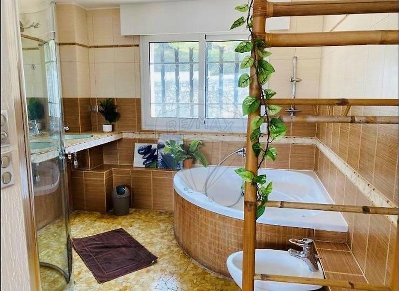 Villa - 217 m² - 7 pièces