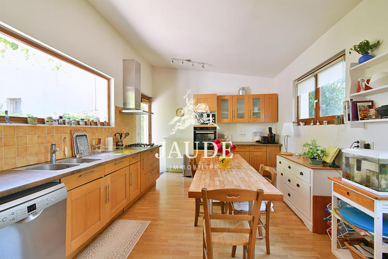 Maison - 140 m² - 5 pièces