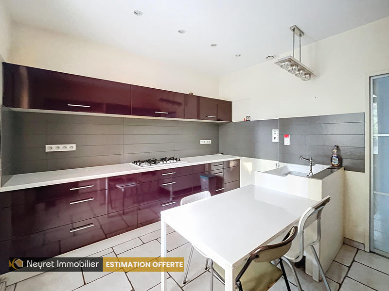 Maison - 220 m² - 7 pièces