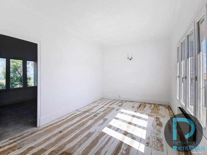 Maison ancienne - 250 m² - 7 pièces