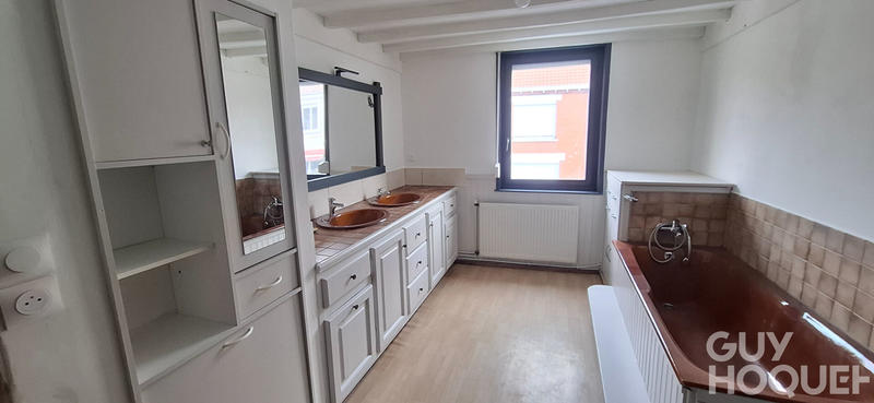 Maison - 180 m² - 9 pièces