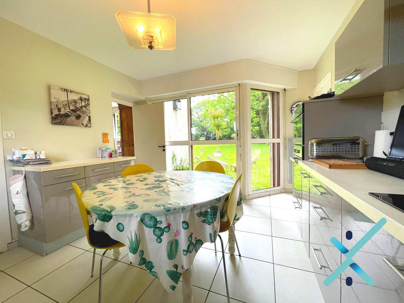 Maison contemporaine - 252 m² - 11 pièces