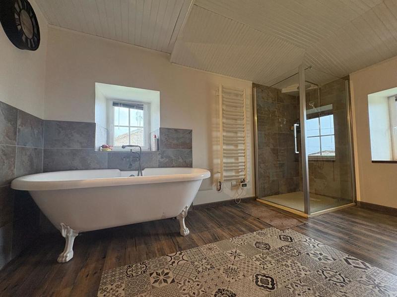 Maison - 219 m² - 8 pièces