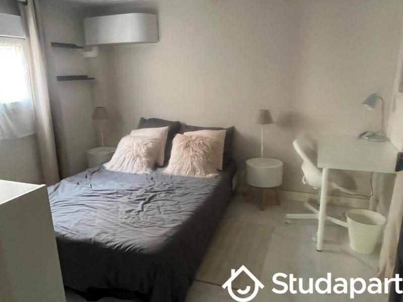 Chambre - 11 m² - 1 pièce