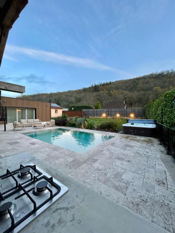 Demeure - 230 m² - 6 pièces