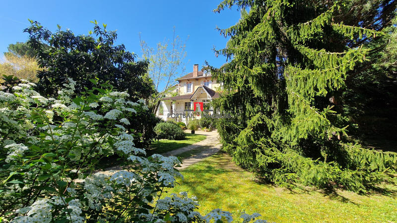 Maison - 354 m² - 10 pièces