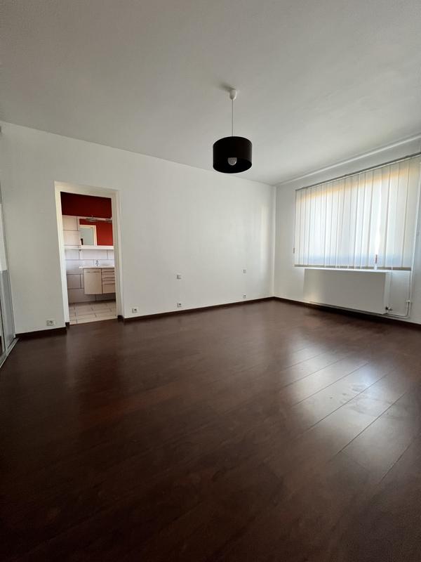 Local d'activités - 221 m² - 6 pièces