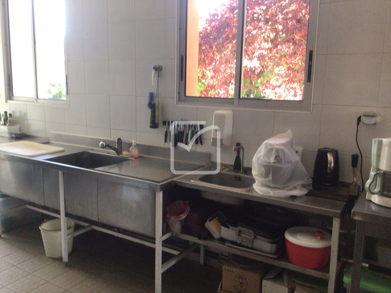 Maison - 397 m² - 17 pièces