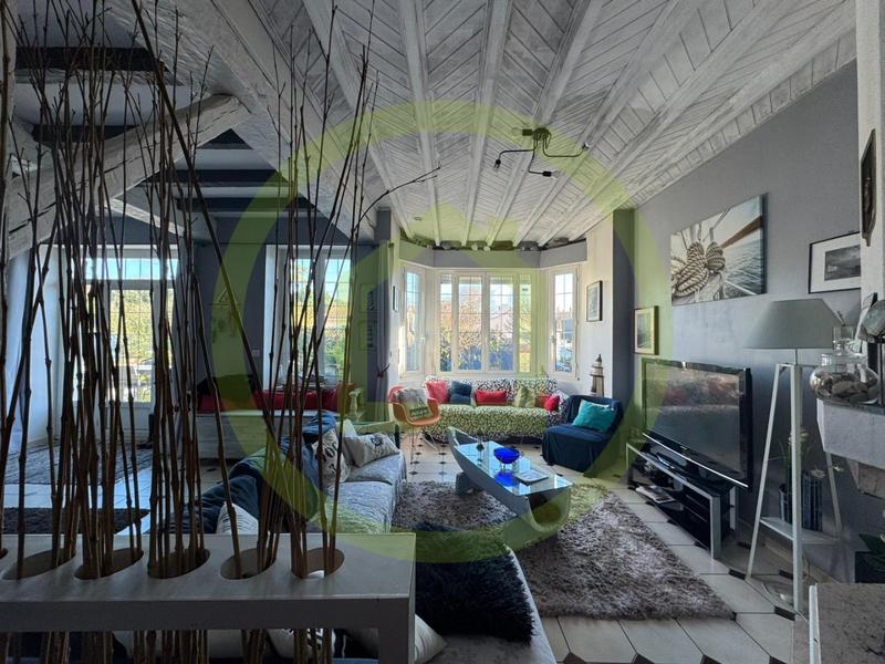 Maison - 224 m² - 7 pièces