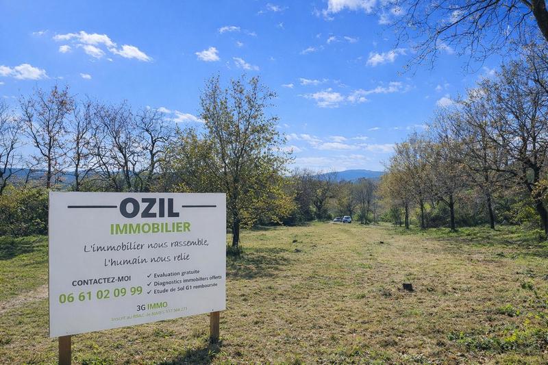 Terrain constructible - 2 150 m²