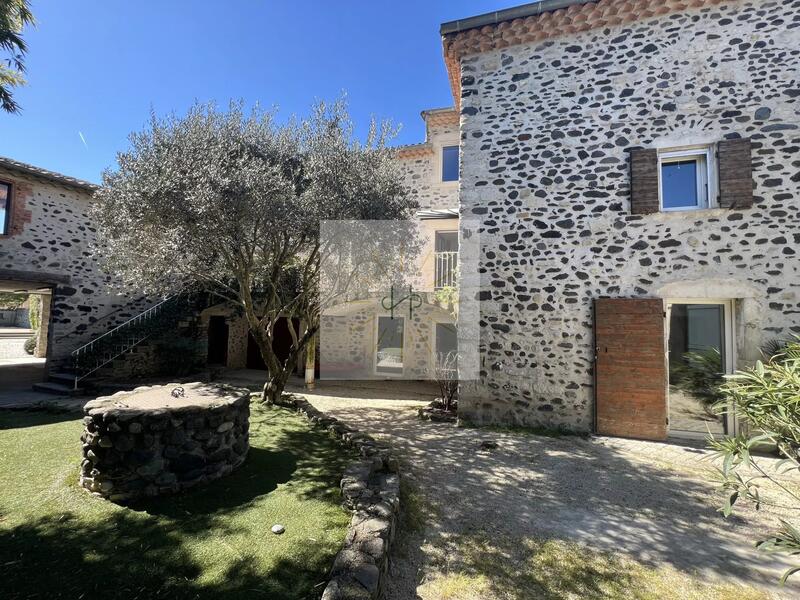 Maison - 200 m² - 7 pièces