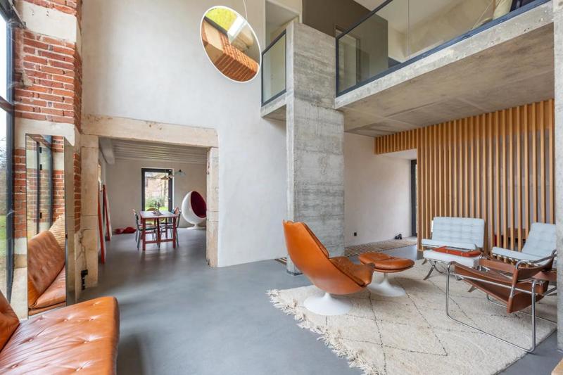 Maison - 247 m² - 6 pièces