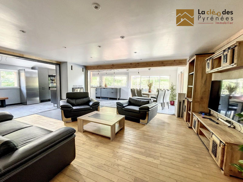 Maison ancienne - 362 m² - 15 pièces