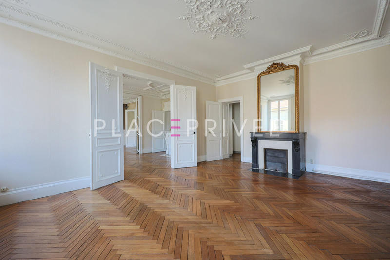 Appartement - 158 m² - 6 pièces