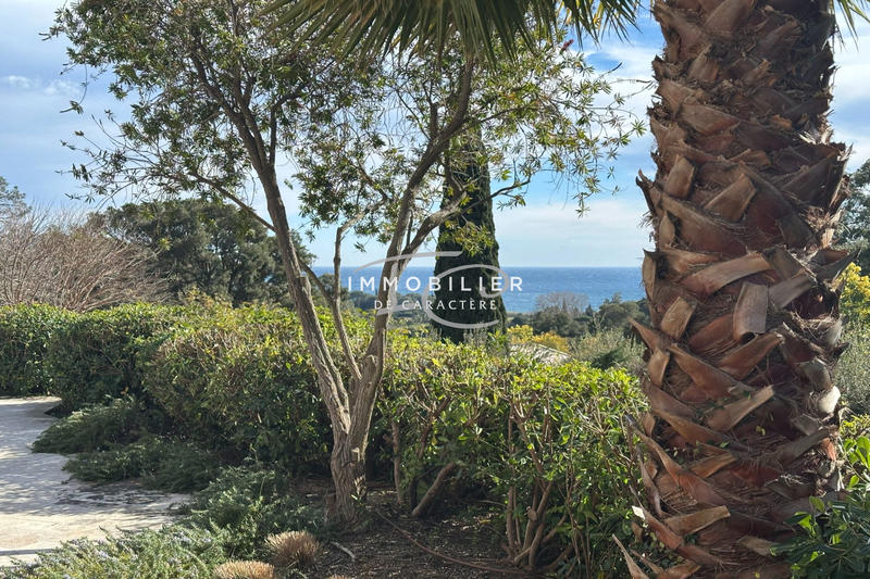 Maison - 207 m² - 8 pièces