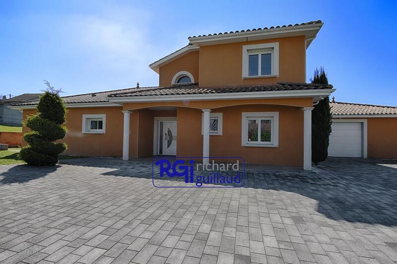 Maison - 180 m² - 6 pièces