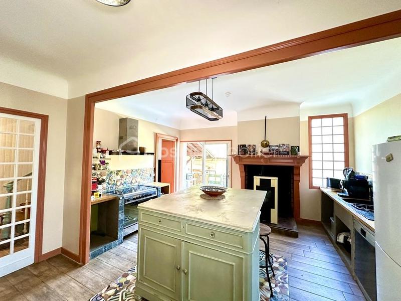 Demeure - 257 m² - 9 pièces