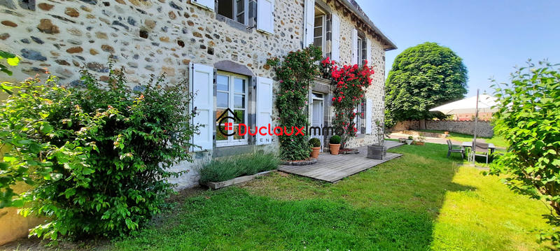 Maison - 230 m² - 7 pièces