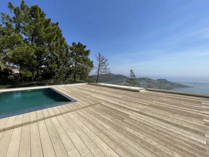 Villa - 1 475 m² - 9 pièces