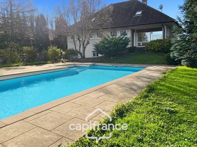 Maison - 192 m² - 8 pièces