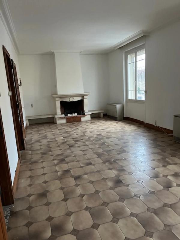 Propriété - 240 m² - 8 pièces