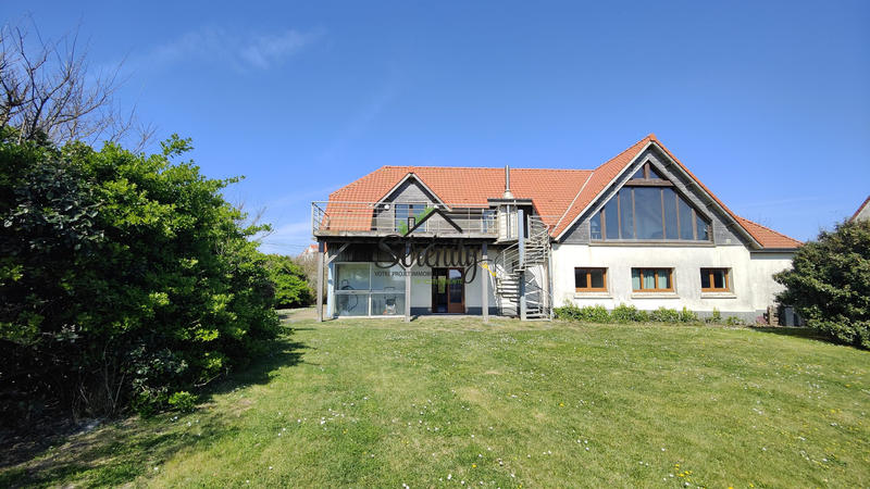 Maison - 277 m² - 10 pièces