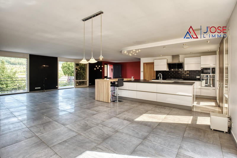Maison contemporaine - 270 m² - 10 pièces