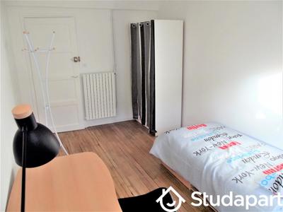 Chambre - 13 m² - 1 pièce