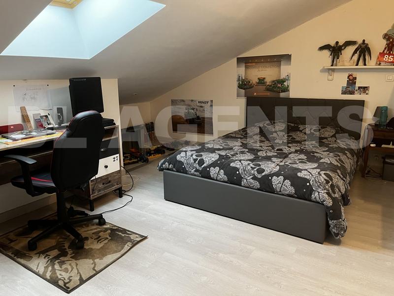 Maison - 174 m² - 9 pièces