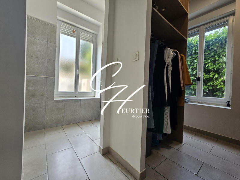 Maison - 224 m² - 9 pièces