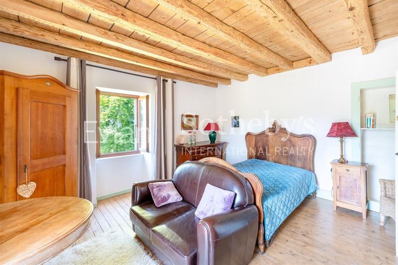 Maison - 261 m² - 13 pièces