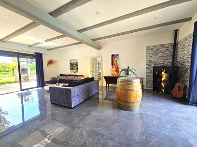 Maison - 230 m² - 8 pièces