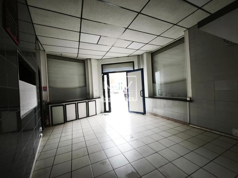 Local commercial - 70 m² - 2 pièces