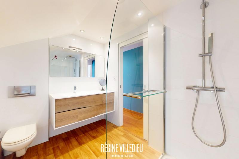 Maison - 198 m² - 8 pièces