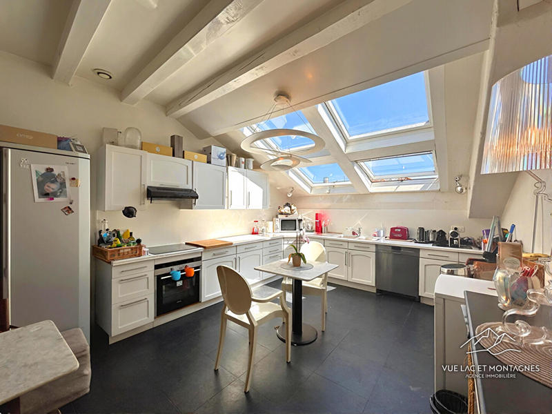 Maison - 240 m² - 5 pièces