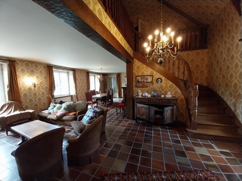 Maison traditionnelle - 197 m² - 9 pièces