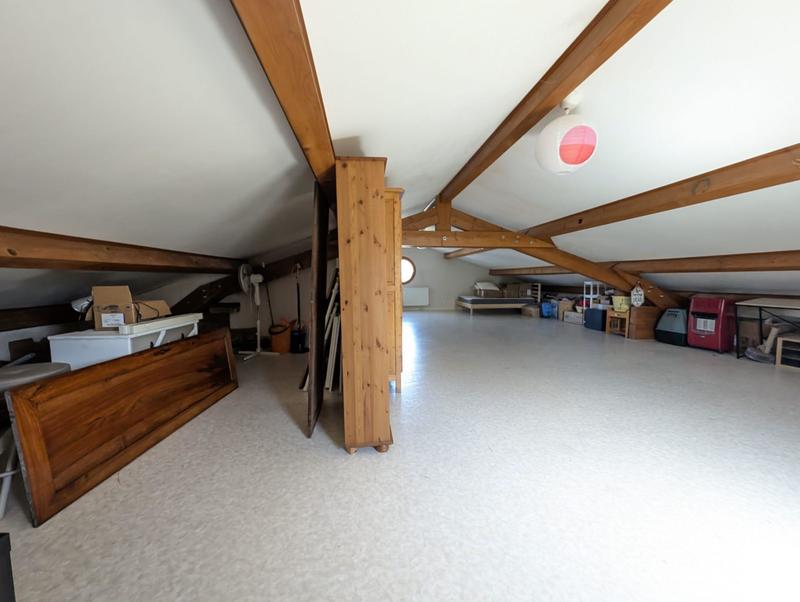 Maison traditionnelle - 200 m² - 8 pièces