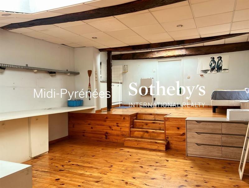 Maison - 377 m² - 12 pièces