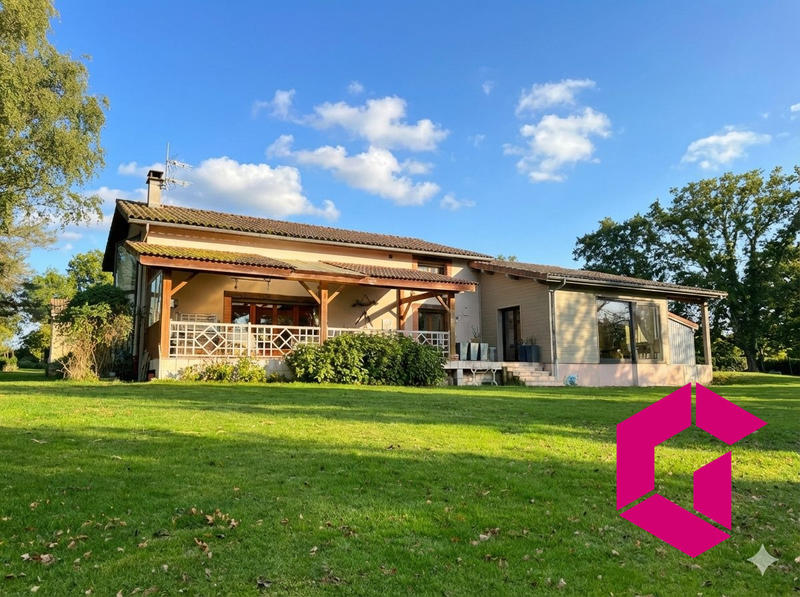 Maison ancienne - 248 m² - 7 pièces